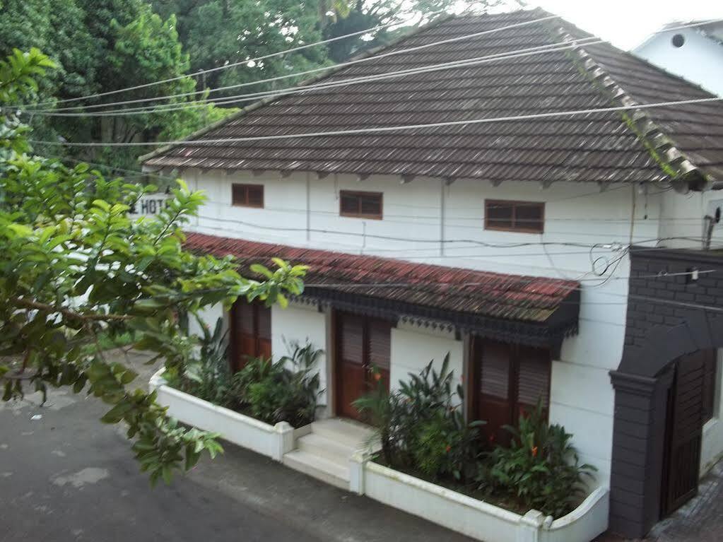 Oyo Home 63551 Pleasant Stay Near Fort Kochi Beach Экстерьер фото